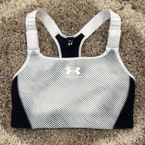 New Under Armour Women's Black and White Sports Bra Workout Top Athletic XS